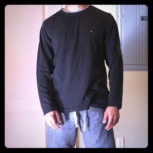Black long sleeve Tommy Hilfiger shirt ✳️